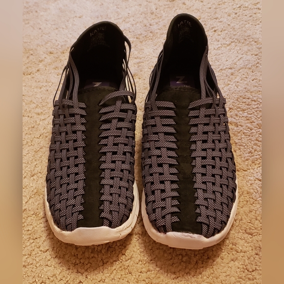 Z Zee Alexis Womens slip on sneakers size 8 - Picture 1 of 6
